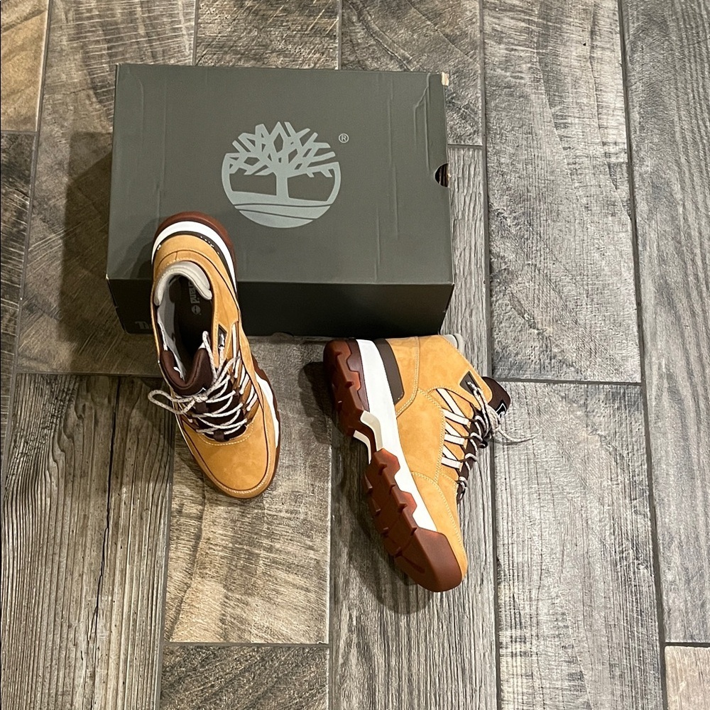 NWT Timberland Brown and White Boots